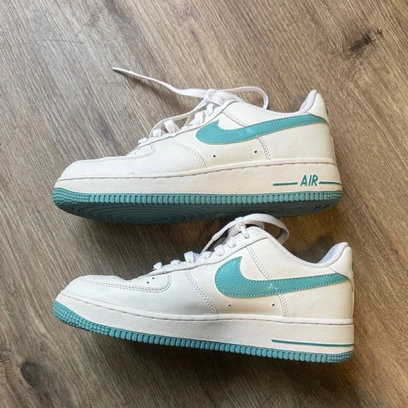 Nike White and Teal Athletic Shoes - Picture 5 of 6